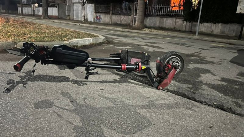 Дете и двама мъже са с опасност за живота след падания с тротинетки